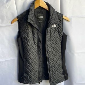 Black North Face vest size xs